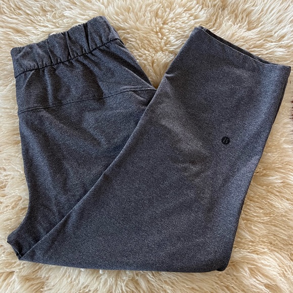 Lululemon Cropped Pull-on Pants in Dark Gray. Size 6 - Picture 1 of 8
